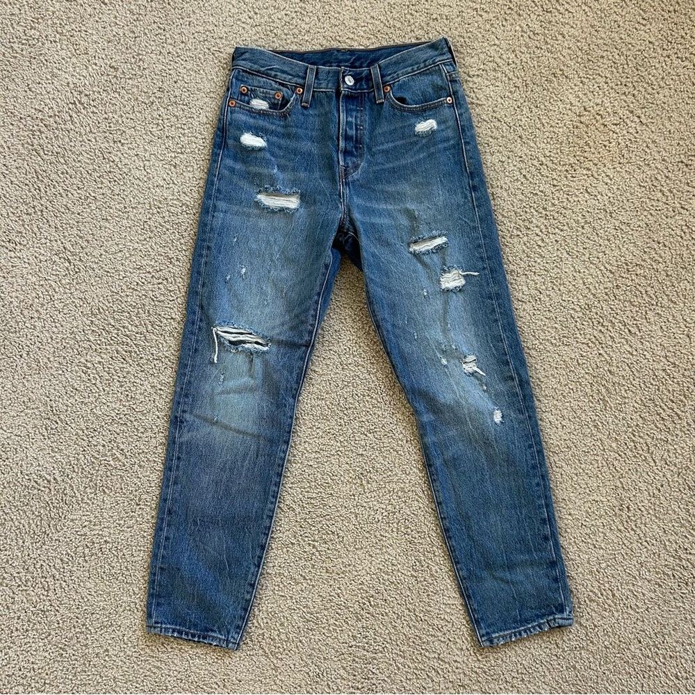 Levi’s distressed dark wash straight leg jeans size 26